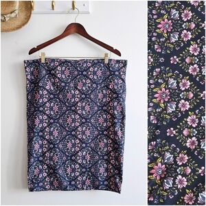 🌸 Torrid Navy Floral Stretch Pencil Skirt – Size 2 (2X)